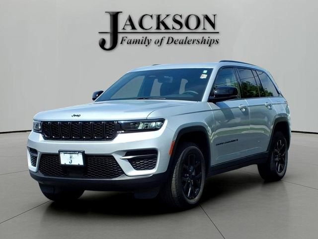 2025 Jeep Grand Cherokee Altitude in Other — front three-quarter view