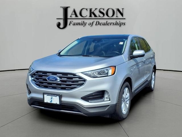 2019 Ford Edge SEL in Silver — front three-quarter view
